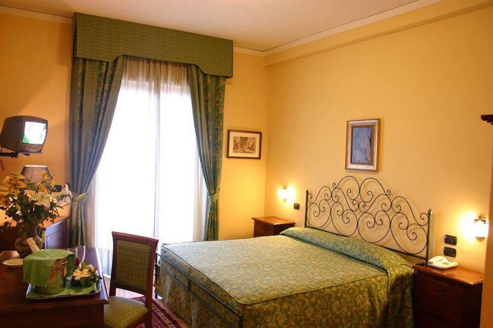 Hotel Primavera Dell'Etna Zafferana Etnea Eksteriør billede
